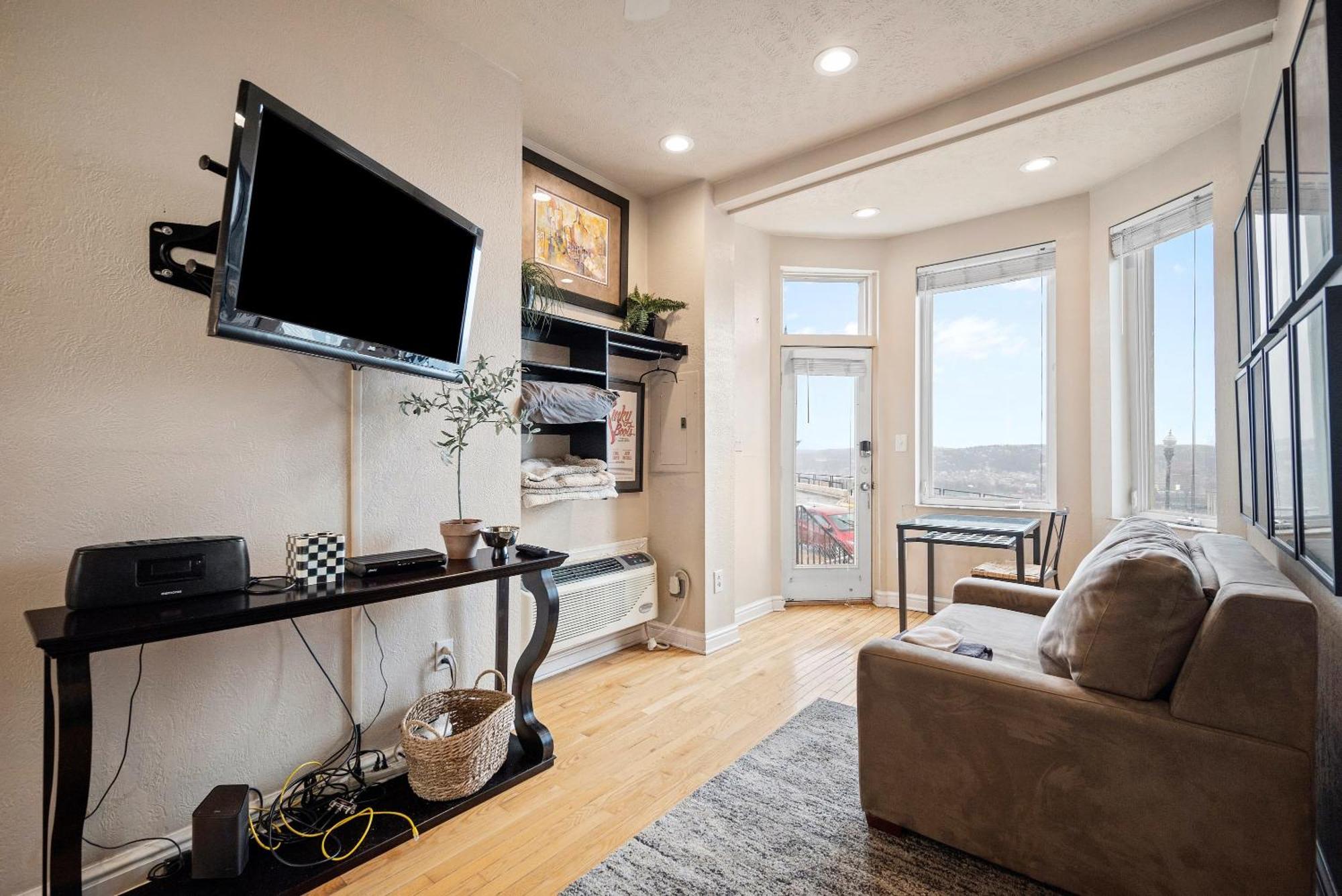 Апартаменты Charming Studio-Panoramic View-Your Pittsburgh Sanctuary Экстерьер фото